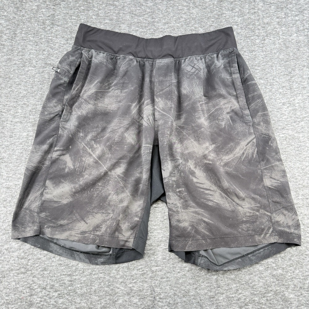 Lululemon T.H.E. Short Men's Size L Gray Camo Print Lined Zip Pocket 9" Workout
